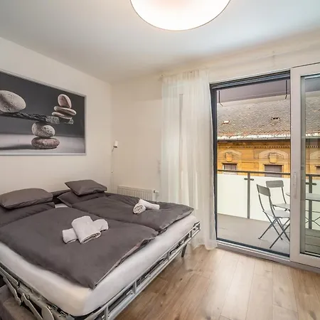 Grace Pine 2 * Будапешт