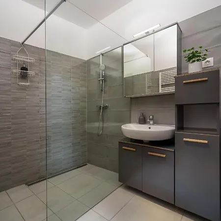 Grace Pine 2 アパート *