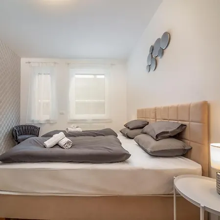 Apartament Grace Pine 2 *