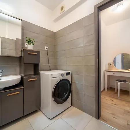 Apartament Grace Pine 2 *